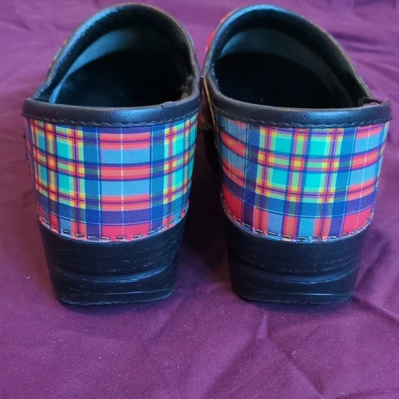 ⭐💥 Women's Dansko clogs size 37 plaid in good condition⭐💥 - Picture 3 of 10